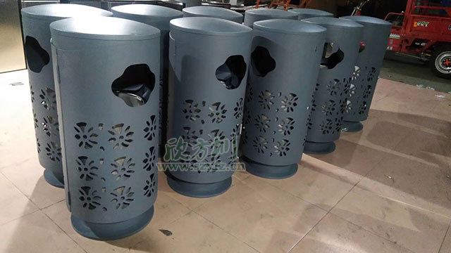 欣方圳精品定制垃圾桶表面鏤空精細(xì)雕刻，外形上設(shè)計(jì)美觀，新穎獨(dú)特！